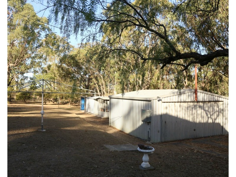 27 Lester Street, Pratten QLD 4370