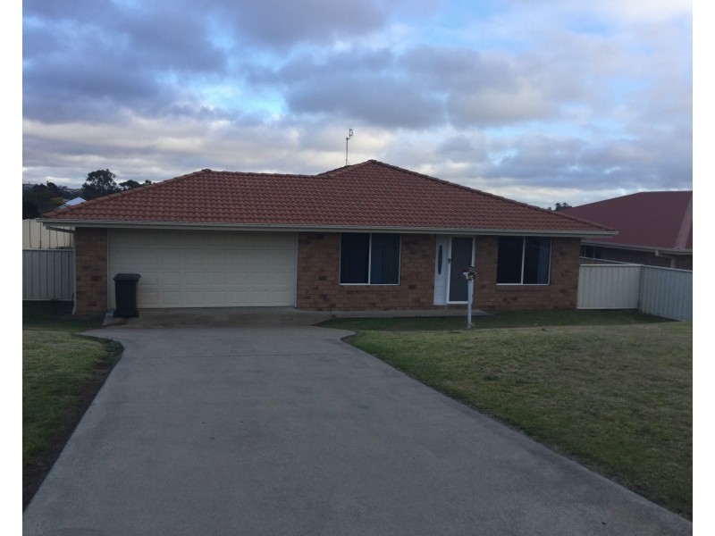 24 Boronia Dr, Warwick QLD 4370