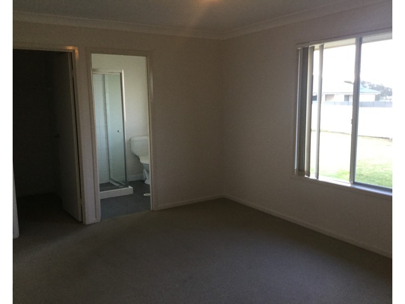 24 Boronia Dr, Warwick QLD 4370