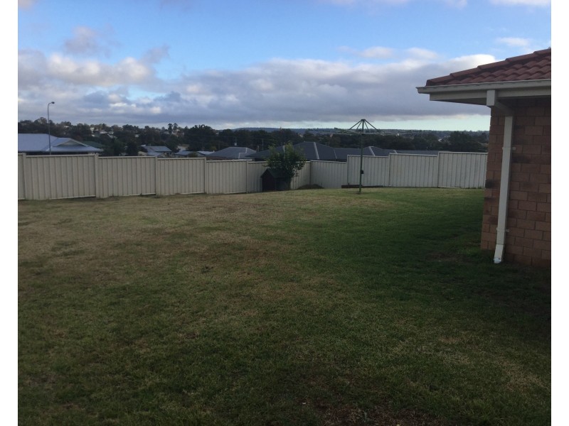 24 Boronia Dr, Warwick QLD 4370