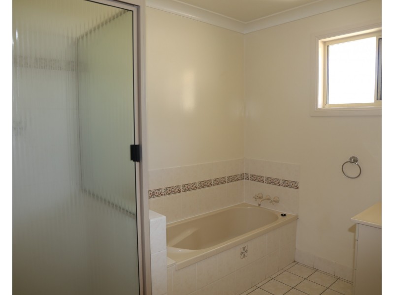 14 Kidman Dr, Warwick QLD 4370