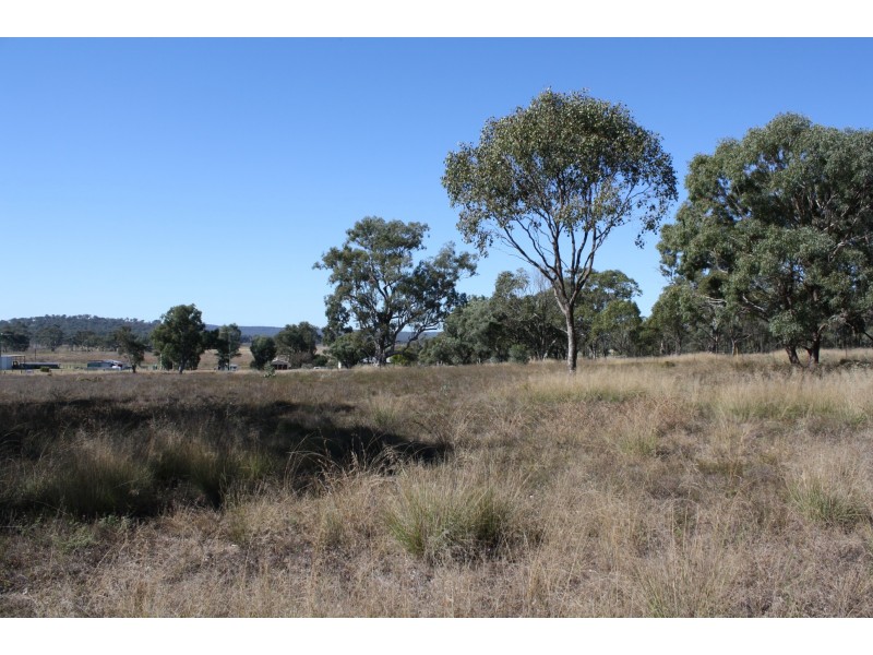 2772 Leyburn Cunningham Rd, Pratten QLD 4370