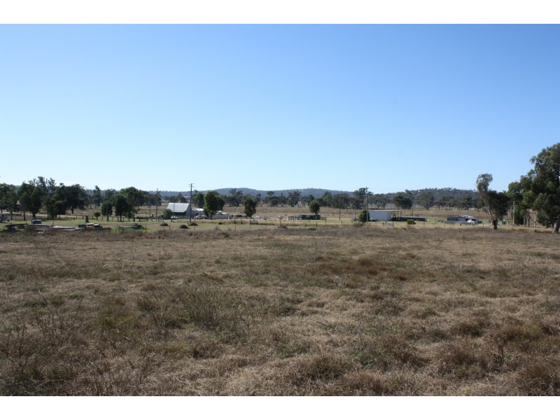 2772 Leyburn Cunningham Rd, Pratten QLD 4370