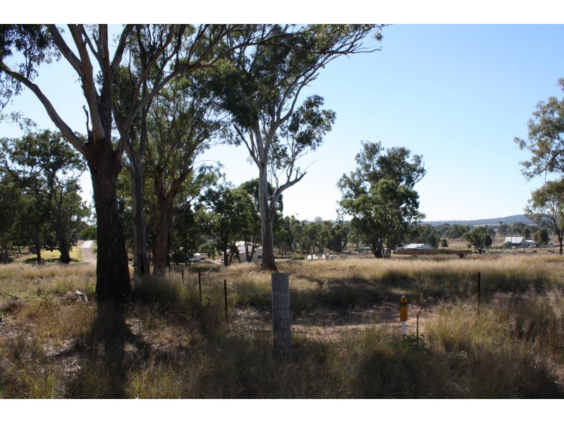 2772 Leyburn Cunningham Rd, Pratten QLD 4370