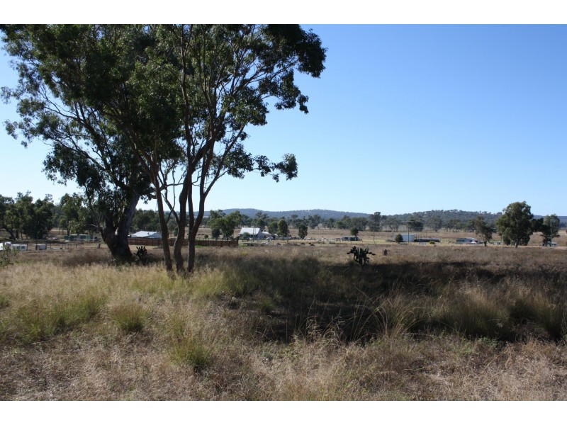 2772 Leyburn Cunningham Rd, Pratten QLD 4370