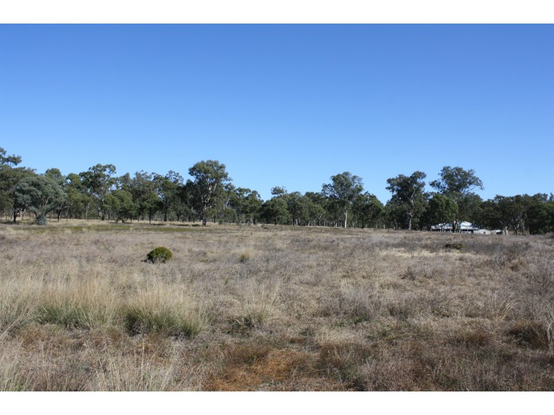 2772 Leyburn Cunningham Rd, Pratten QLD 4370