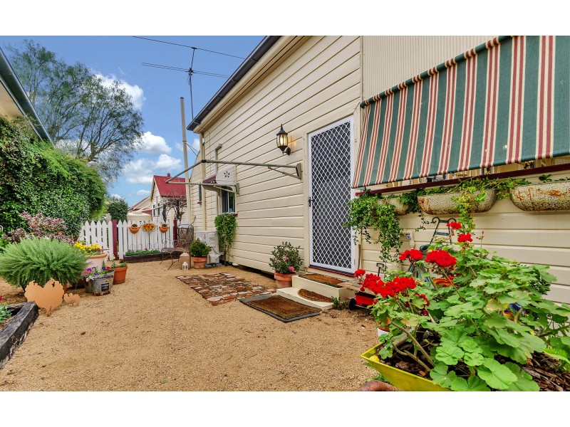 21 Drayton Street, Allora QLD 4362