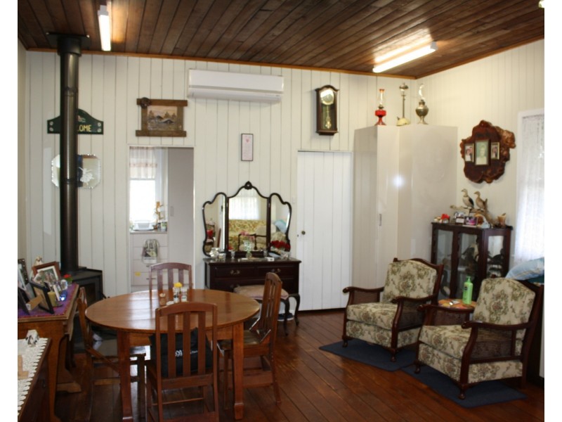 104 White Street, Pratten QLD 4370