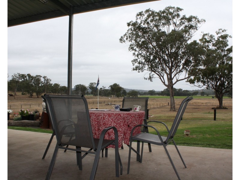 104 White Street, Pratten QLD 4370