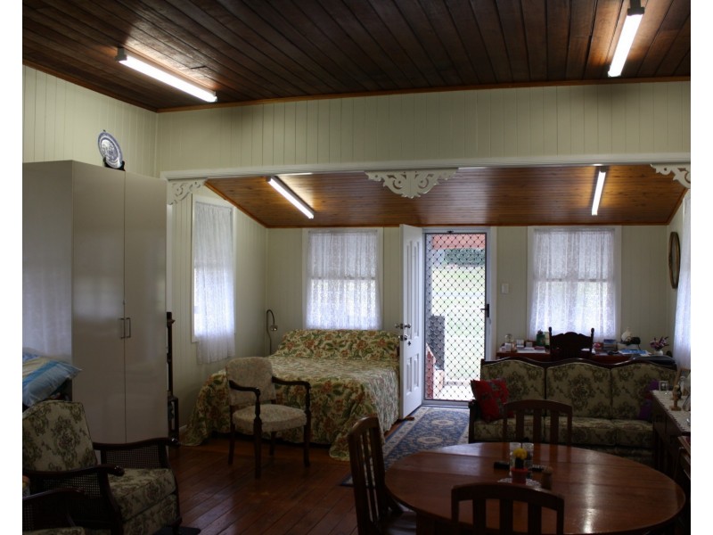 104 White Street, Pratten QLD 4370