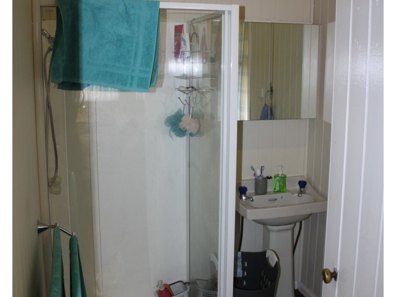 104 White Street, Pratten QLD 4370