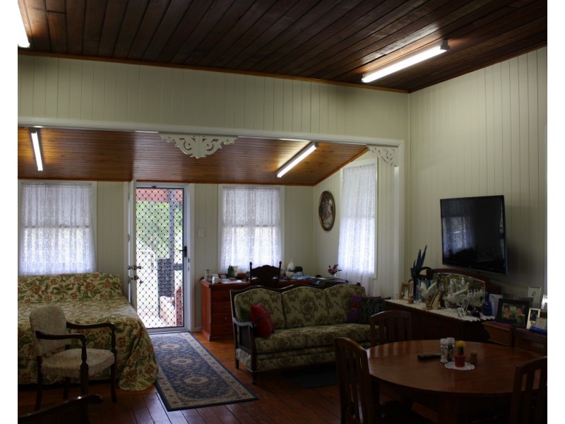 104 White Street, Pratten QLD 4370