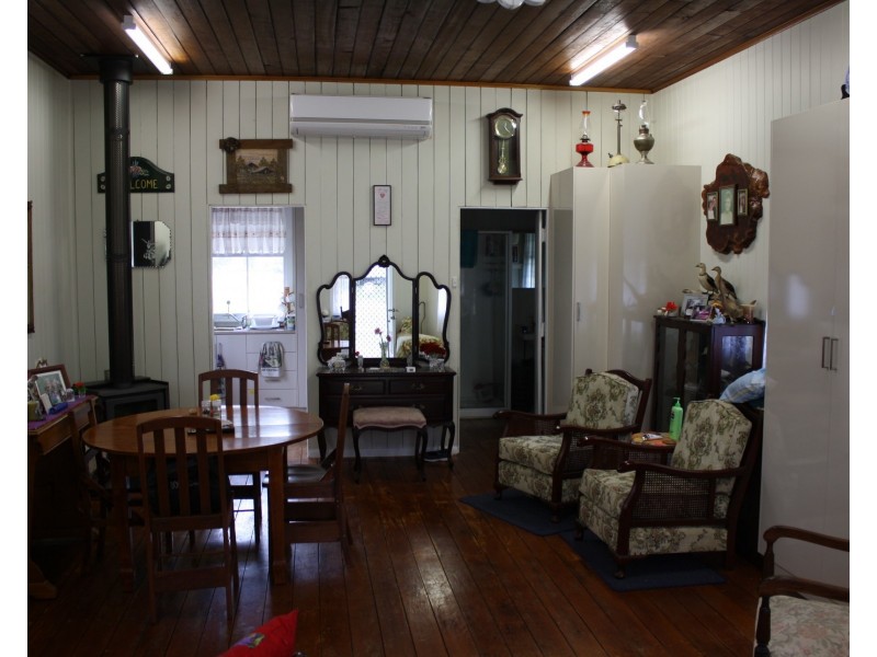 104 White Street, Pratten QLD 4370