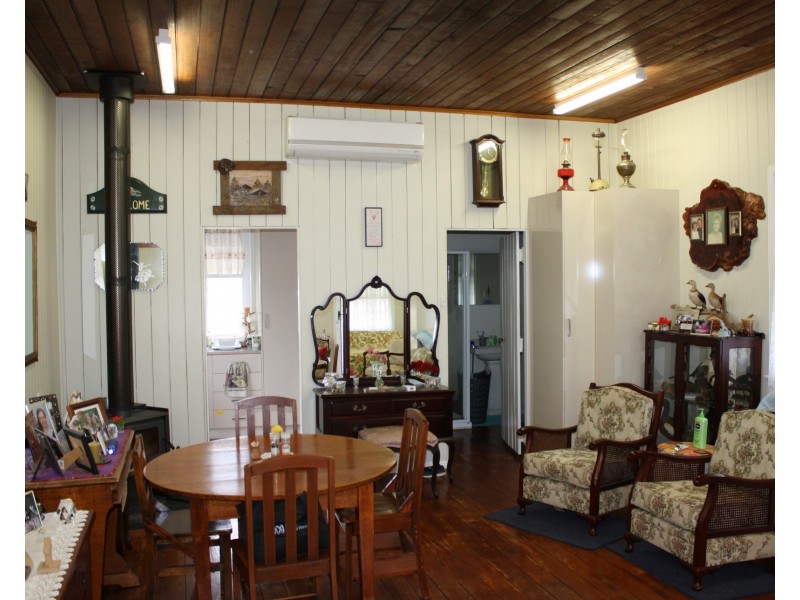 104 White Street, Pratten QLD 4370