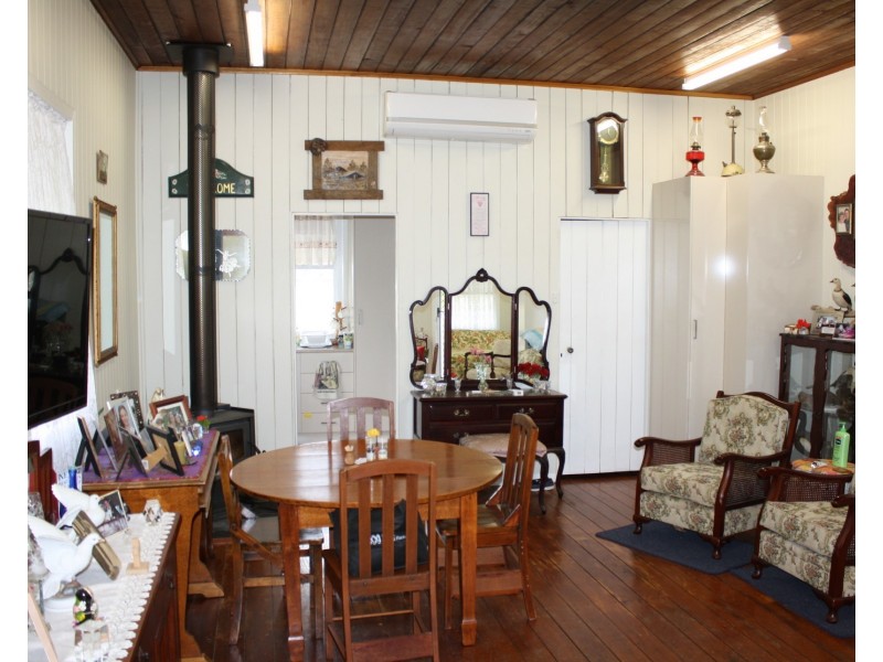 104 White Street, Pratten QLD 4370