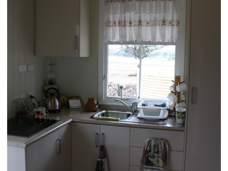 104 White Street, Pratten QLD 4370