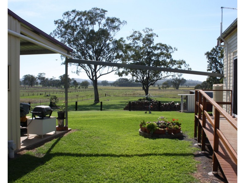 104 White Street, Pratten QLD 4370