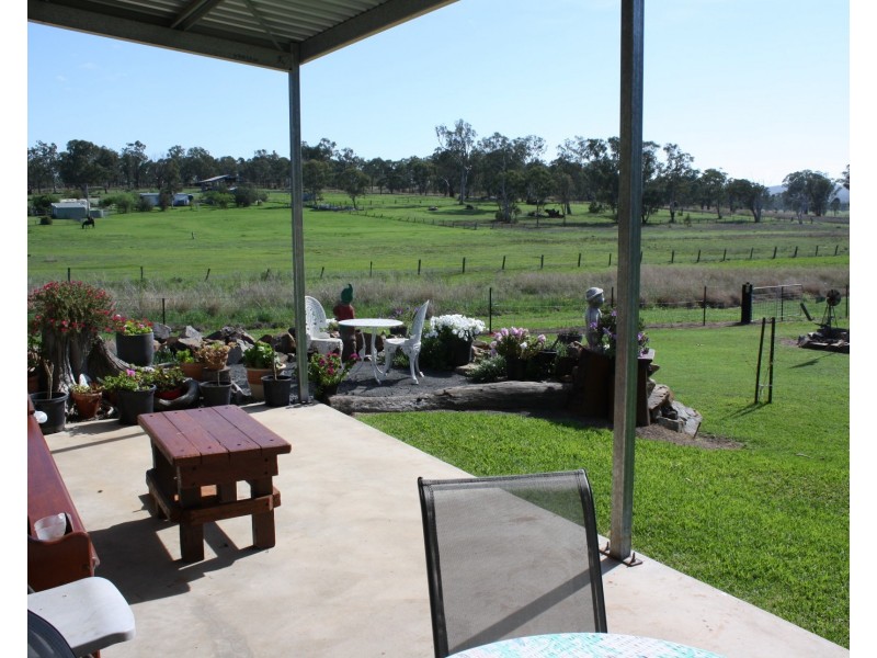 104 White Street, Pratten QLD 4370