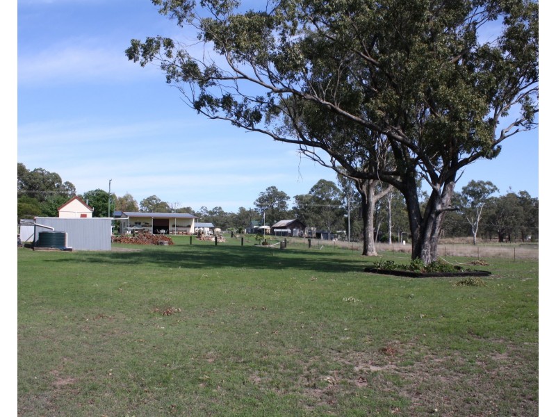 104 White Street, Pratten QLD 4370