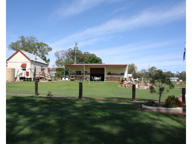 104 White Street, Pratten QLD 4370