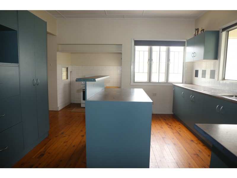 273 Pratten St, Warwick QLD 4370