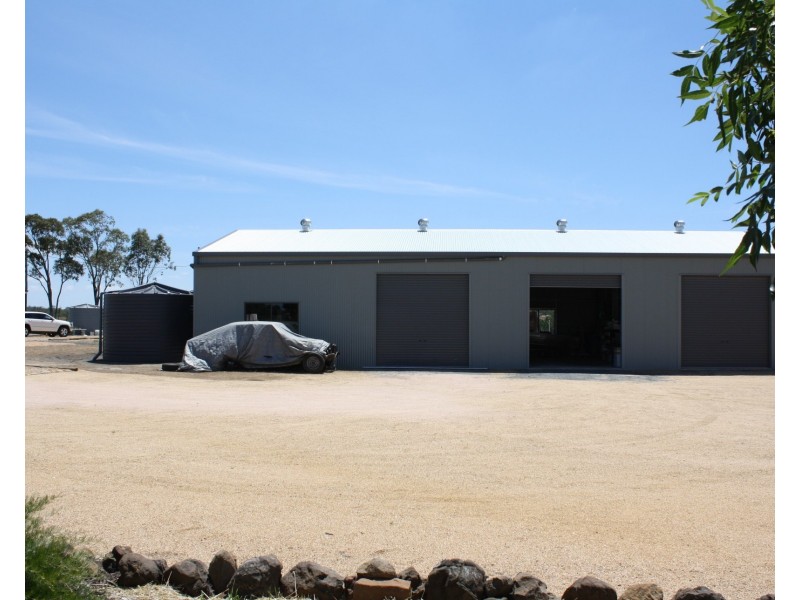 98 Goomburra St, Hendon QLD 4362