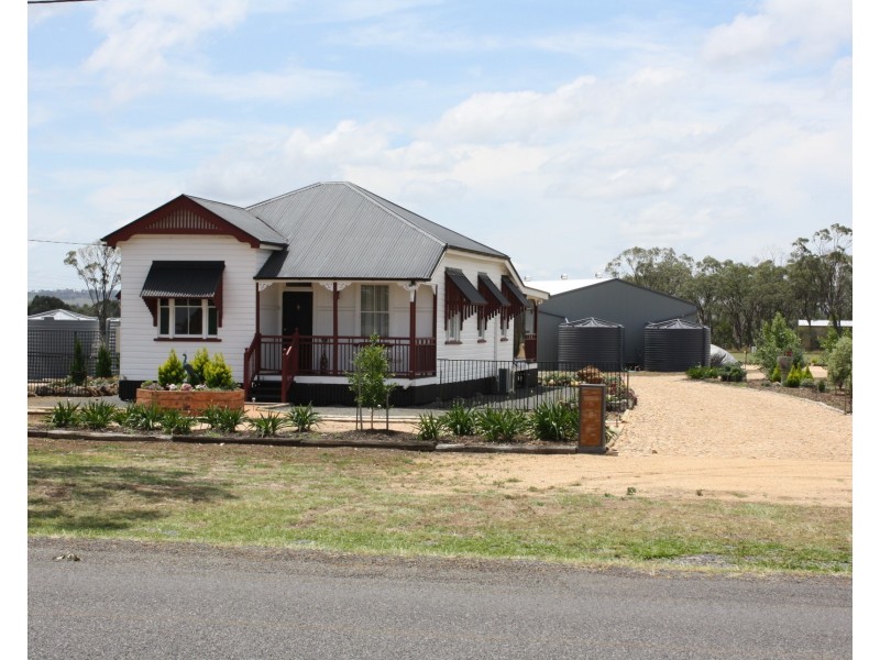 98 Goomburra St, Hendon QLD 4362