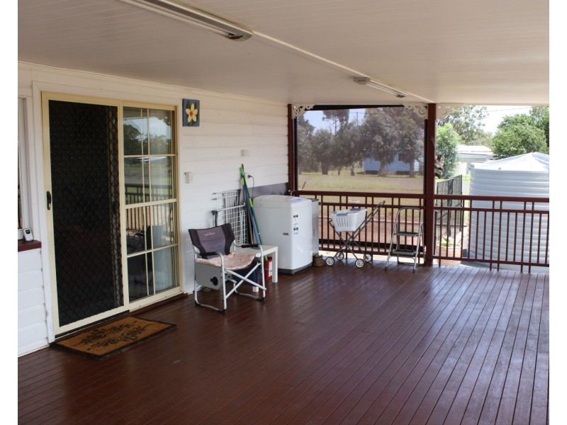 98 Goomburra St, Hendon QLD 4362