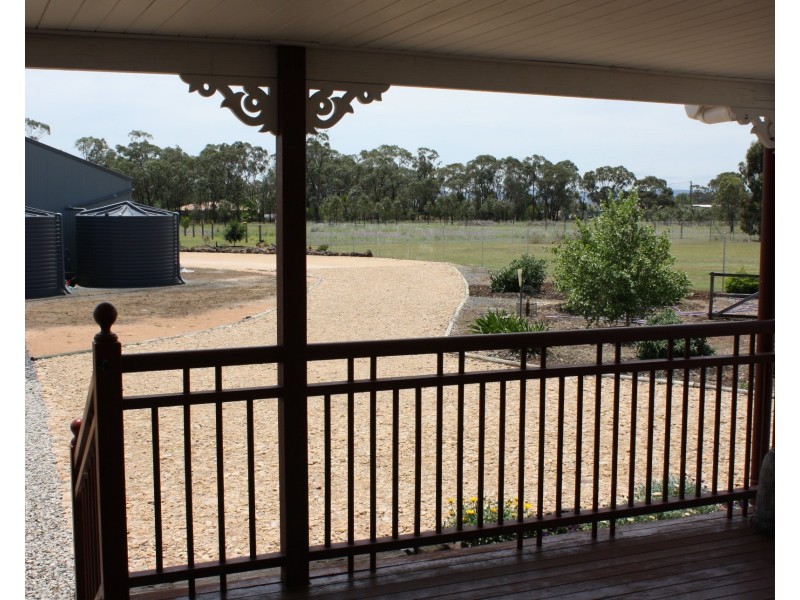 98 Goomburra St, Hendon QLD 4362