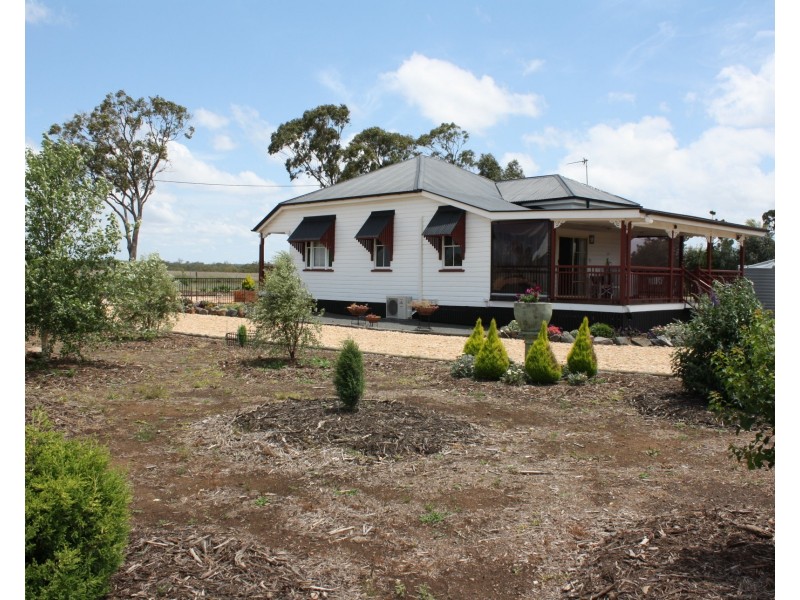 98 Goomburra St, Hendon QLD 4362