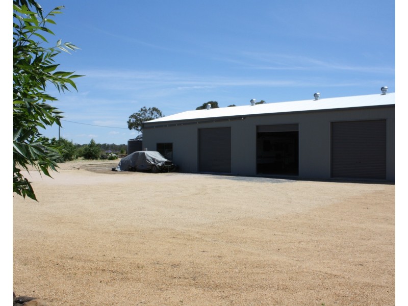 98 Goomburra St, Hendon QLD 4362