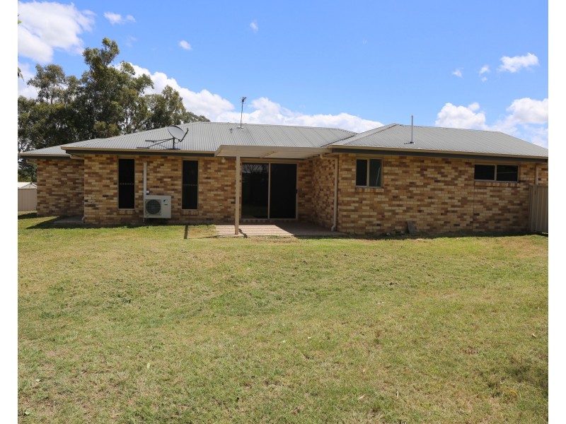 8 Chapel Ct, Warwick QLD 4370