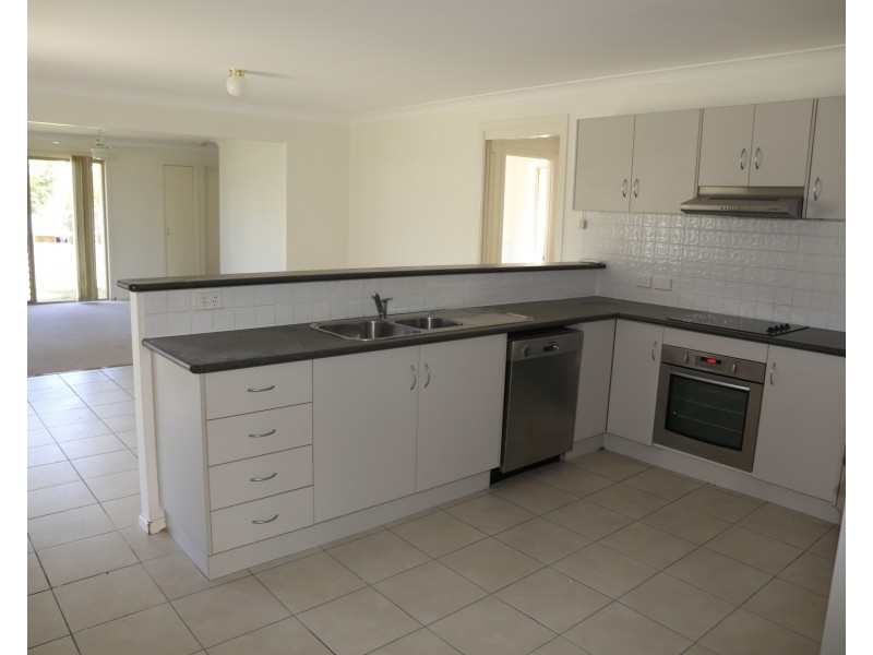 8 Chapel Ct, Warwick QLD 4370