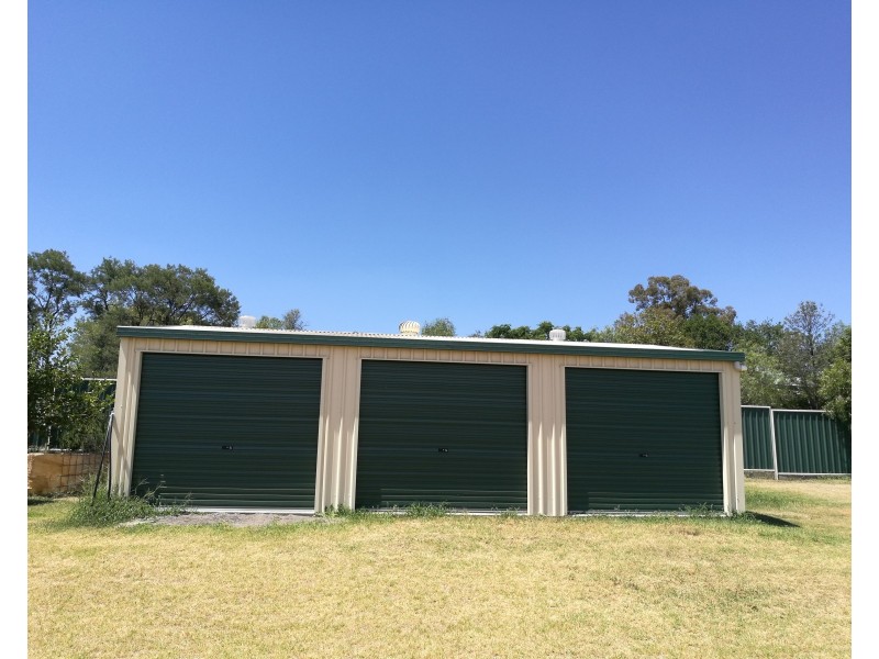 27 Furness Cres, Warwick QLD 4370