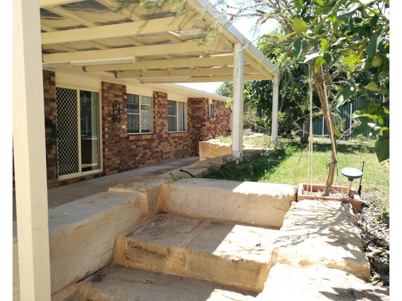 27 Furness Cres, Warwick QLD 4370