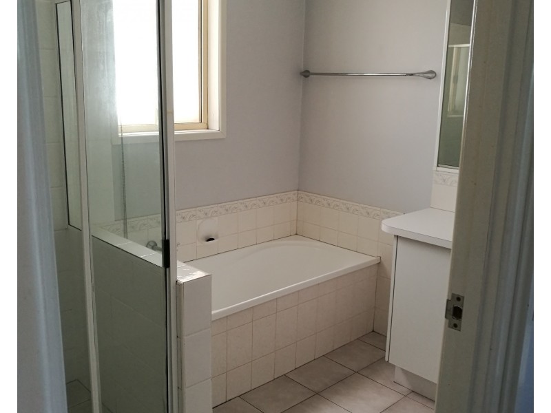 27 Furness Cres, Warwick QLD 4370