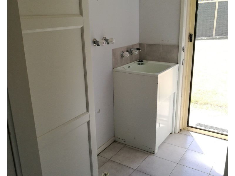 27 Furness Cres, Warwick QLD 4370