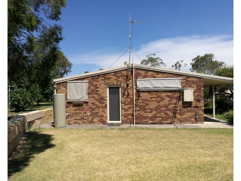 27 Furness Cres, Warwick QLD 4370
