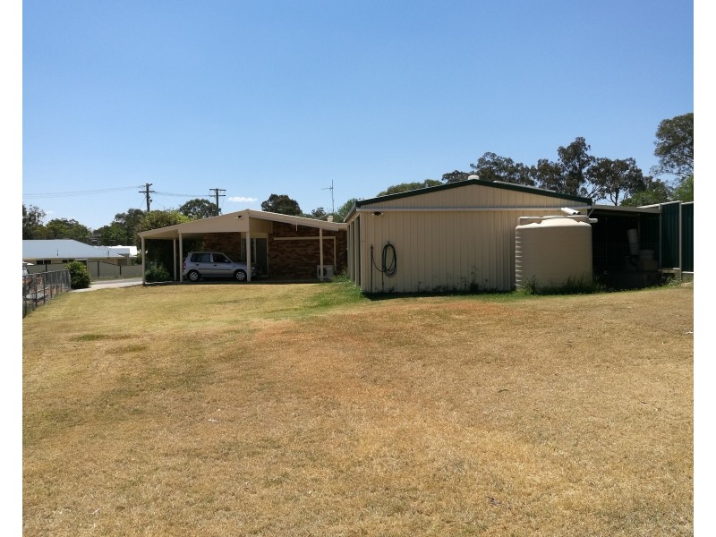 27 Furness Cres, Warwick QLD 4370