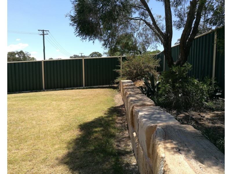 27 Furness Cres, Warwick QLD 4370