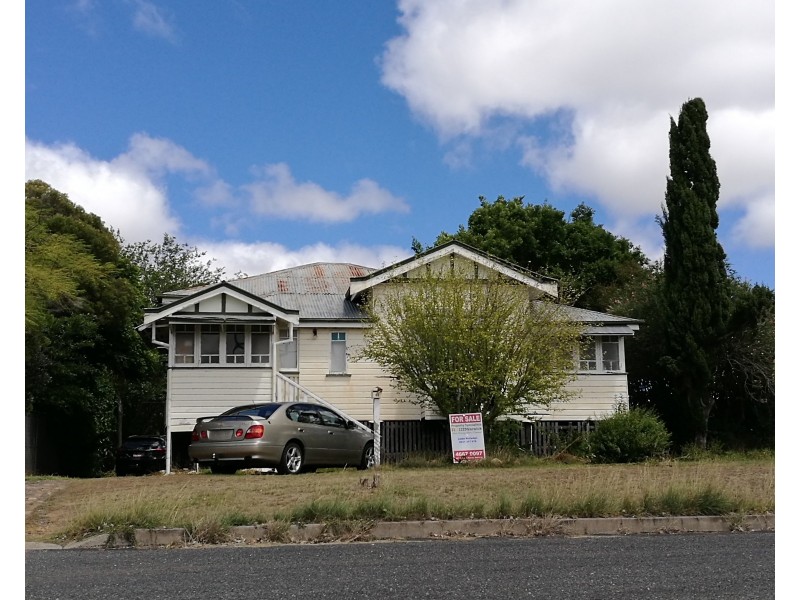 61 Lyons St, Warwick QLD 4370