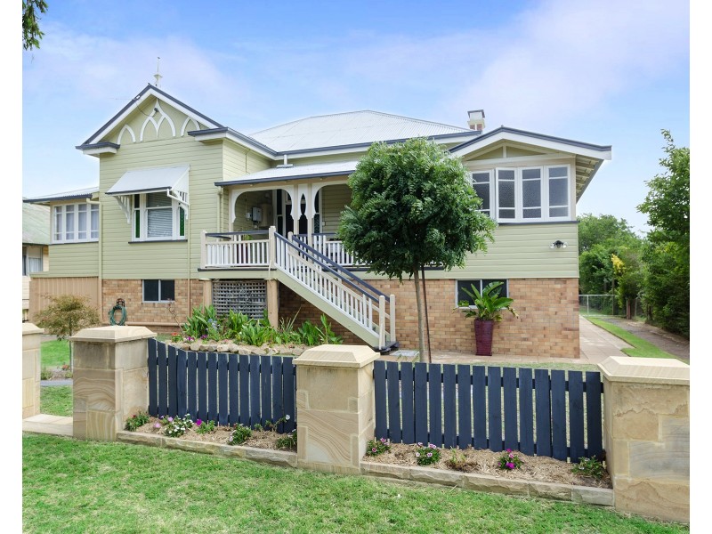 11 Wood St, Warwick QLD 4370