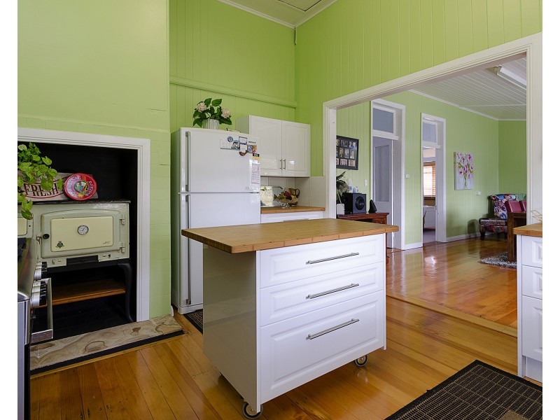 11 Wood St, Warwick QLD 4370