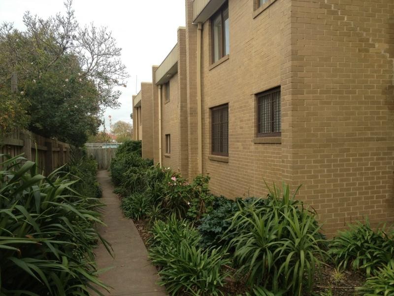 Unit 9/245 Nicholson Street, Seddon VIC 3011