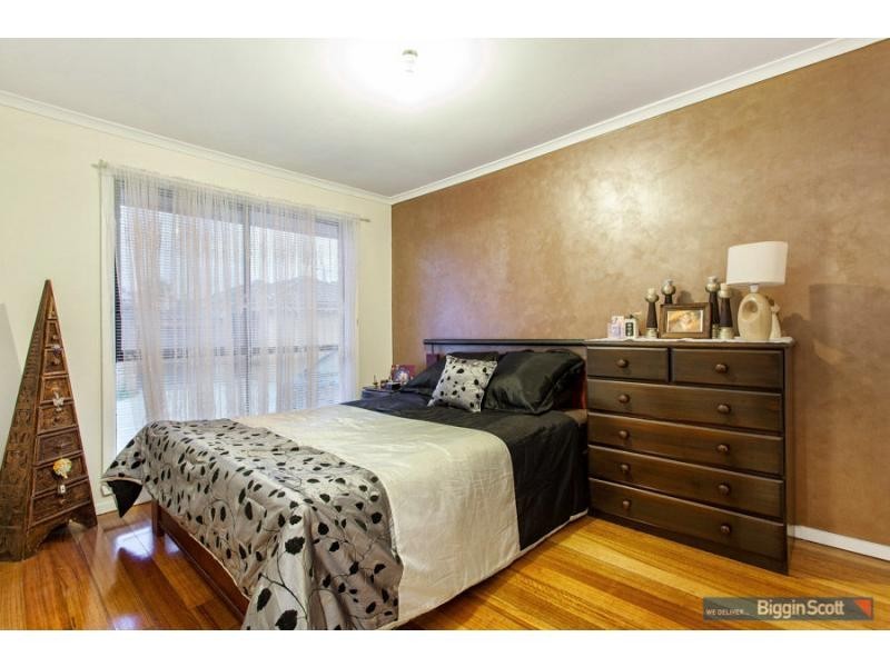 2/116 Blackshaws Road, South Kingsville VIC 3015