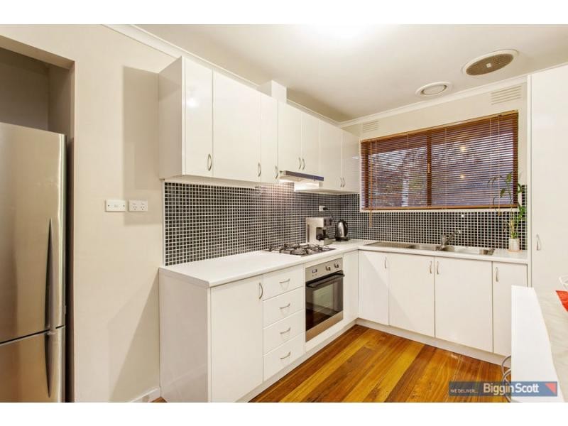 2/116 Blackshaws Road, South Kingsville VIC 3015