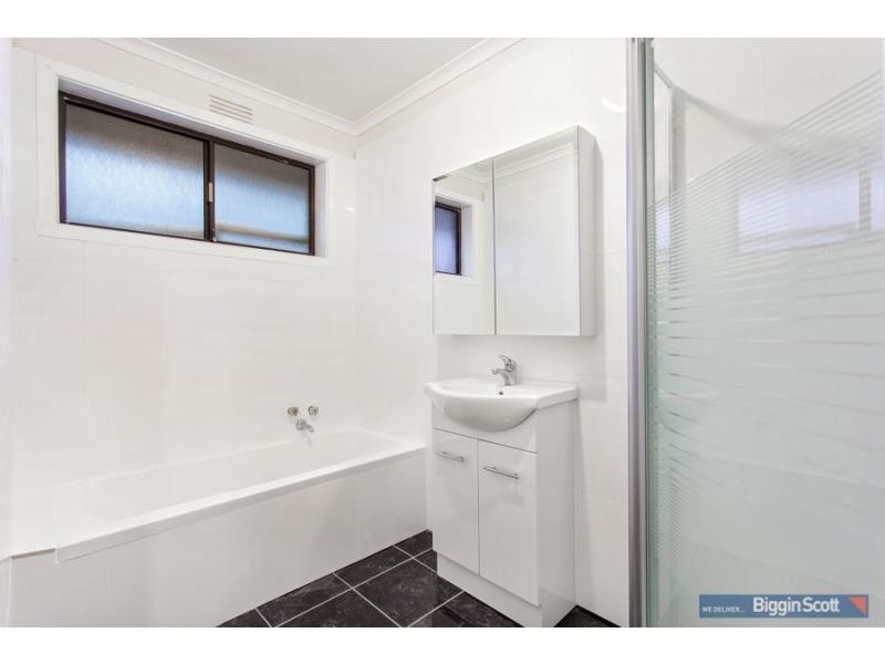 2/116 Blackshaws Road, South Kingsville VIC 3015