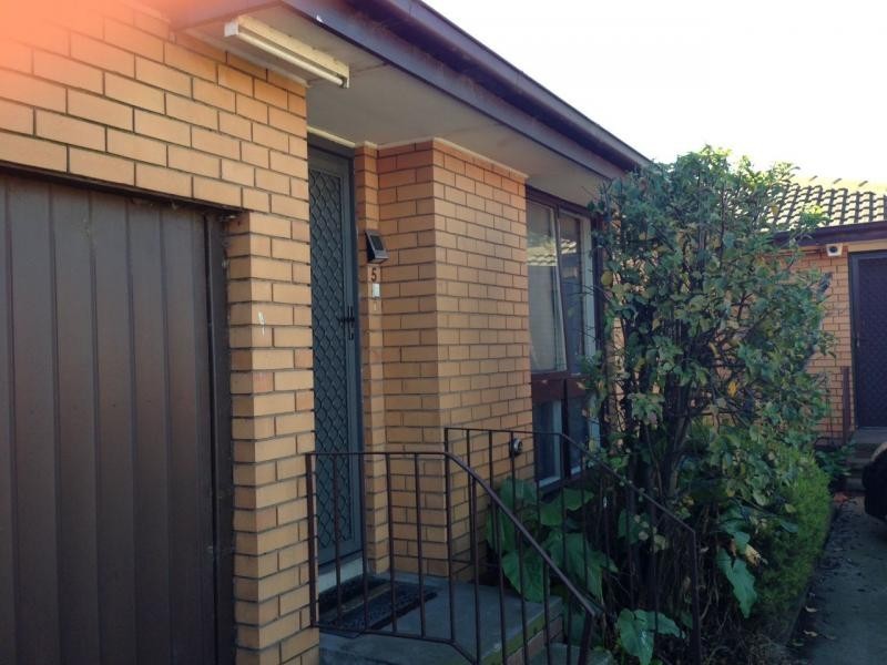 5/2 Corrigan Avenue, Brooklyn VIC 3012