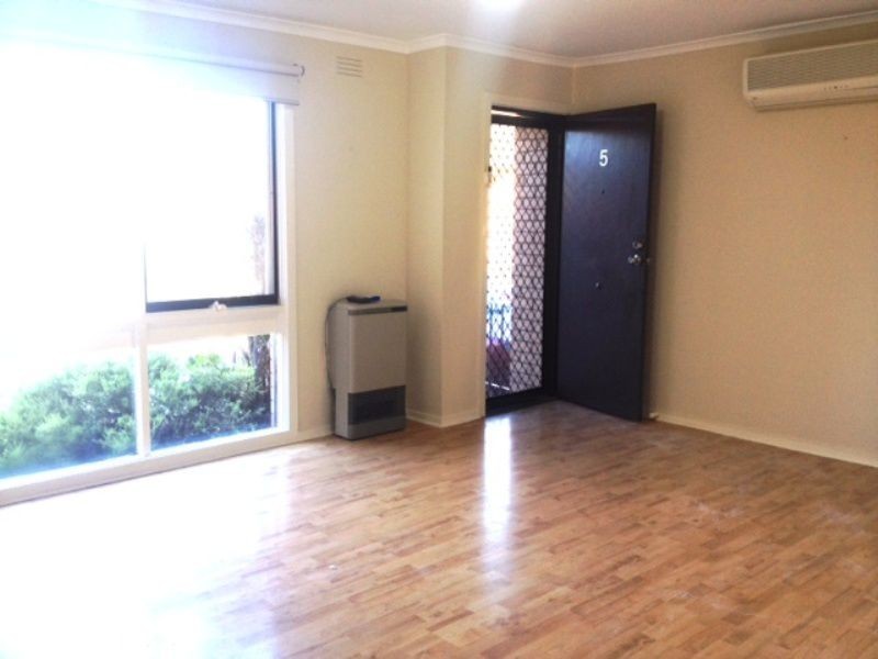 5/2 Corrigan Avenue, Brooklyn VIC 3012