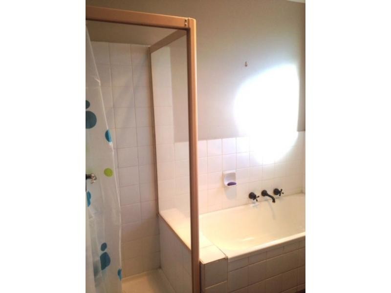 5/2 Corrigan Avenue, Brooklyn VIC 3012